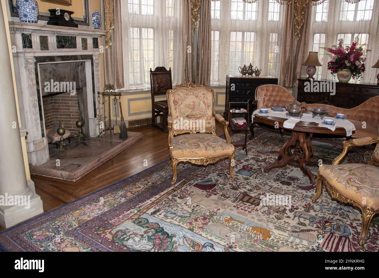 La sala rotonda all'interno di Casa Loma sulla terrazza di Austin a Toronto, Ontario, Canada Foto Stock