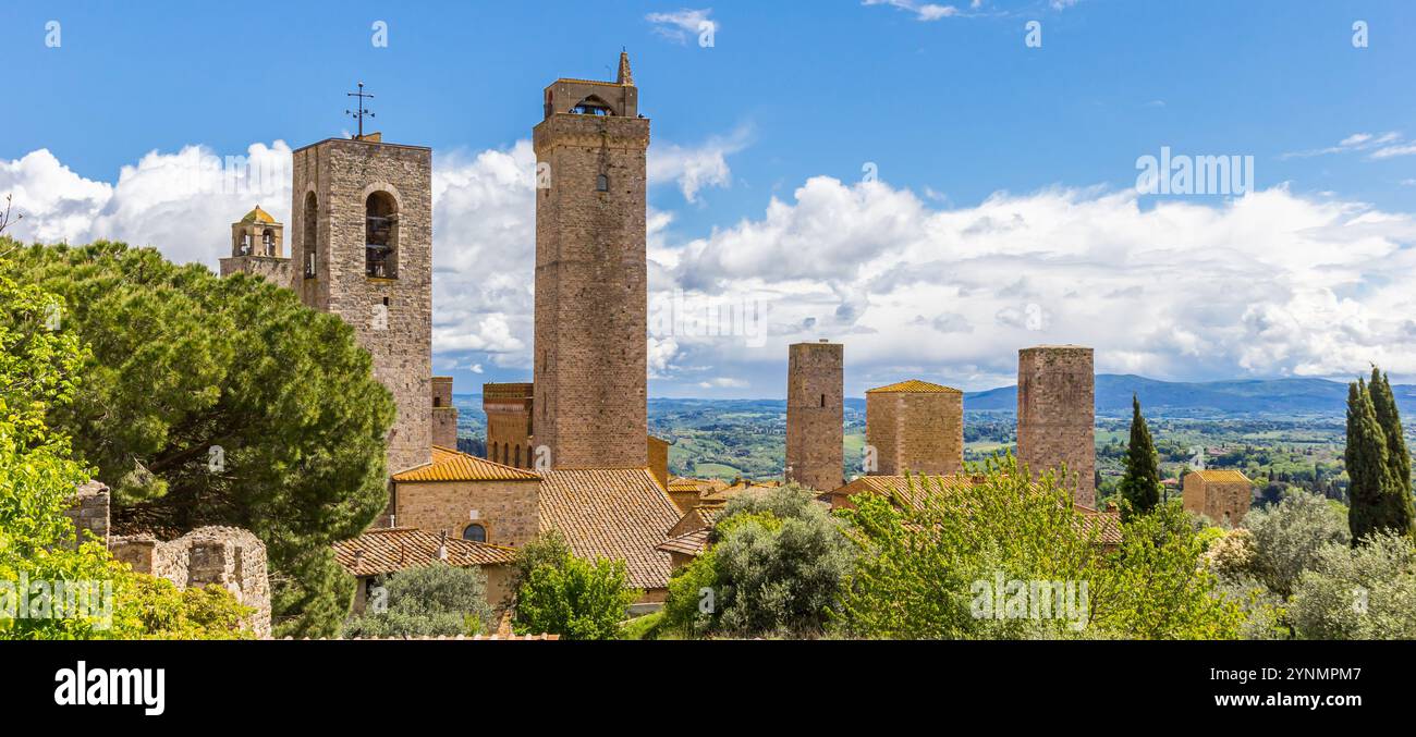 Panorama delle torri storiche della città toscana di San Gimignano, Italia Foto Stock