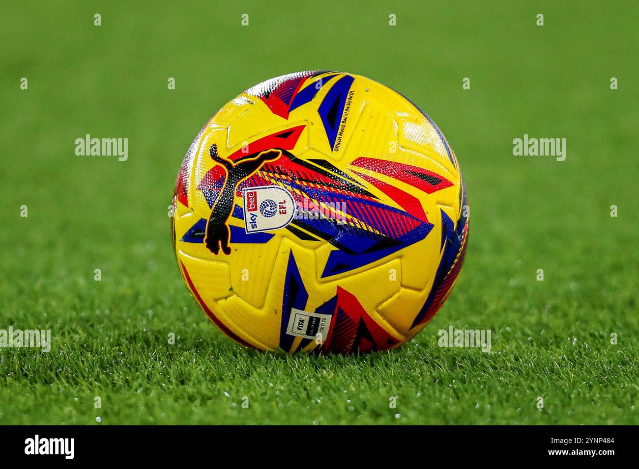 Norwich, Regno Unito. 26 novembre 2024. Una vista generale del pallone match Puma orbita 1 EFL Sky Bet prima del match del Campionato Sky Bet Norwich City vs Plymouth Argyle a Carrow Road, Norwich, Regno Unito, 26 novembre 2024 (foto di Izzy Poles/News Images) a Norwich, Regno Unito, il 26/11/2024. (Foto di Izzy Poles/News Images/Sipa USA) credito: SIPA USA/Alamy Live News Foto Stock