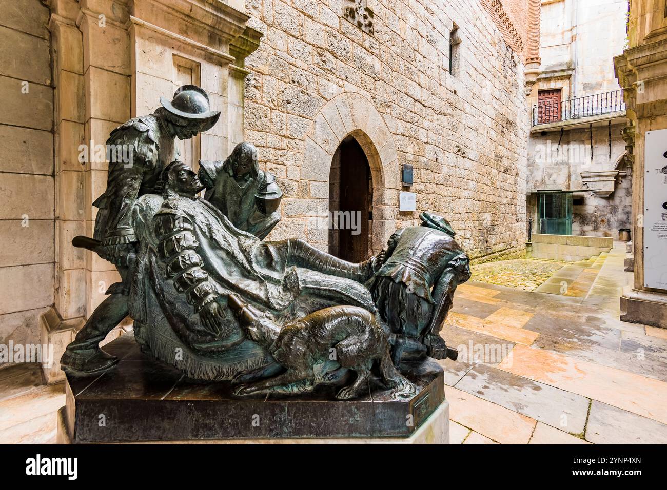 Sant'Ignazio ferito che arriva a Loyola. Gruppo scultoreo dello scultore Joan Flotats, 1907, accanto alla Casa natale di Sant'Ignazio, Santuario di Foto Stock