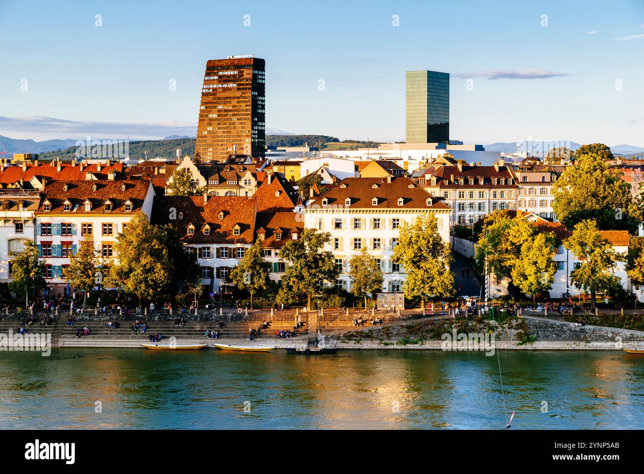 File di case sulla riva destra di Kleinbasel, viste dal Palatinato, Pfalz, piattaforma panoramica. Basilea, Cantone Basilea città, Svizzera, Europa. Foto Stock