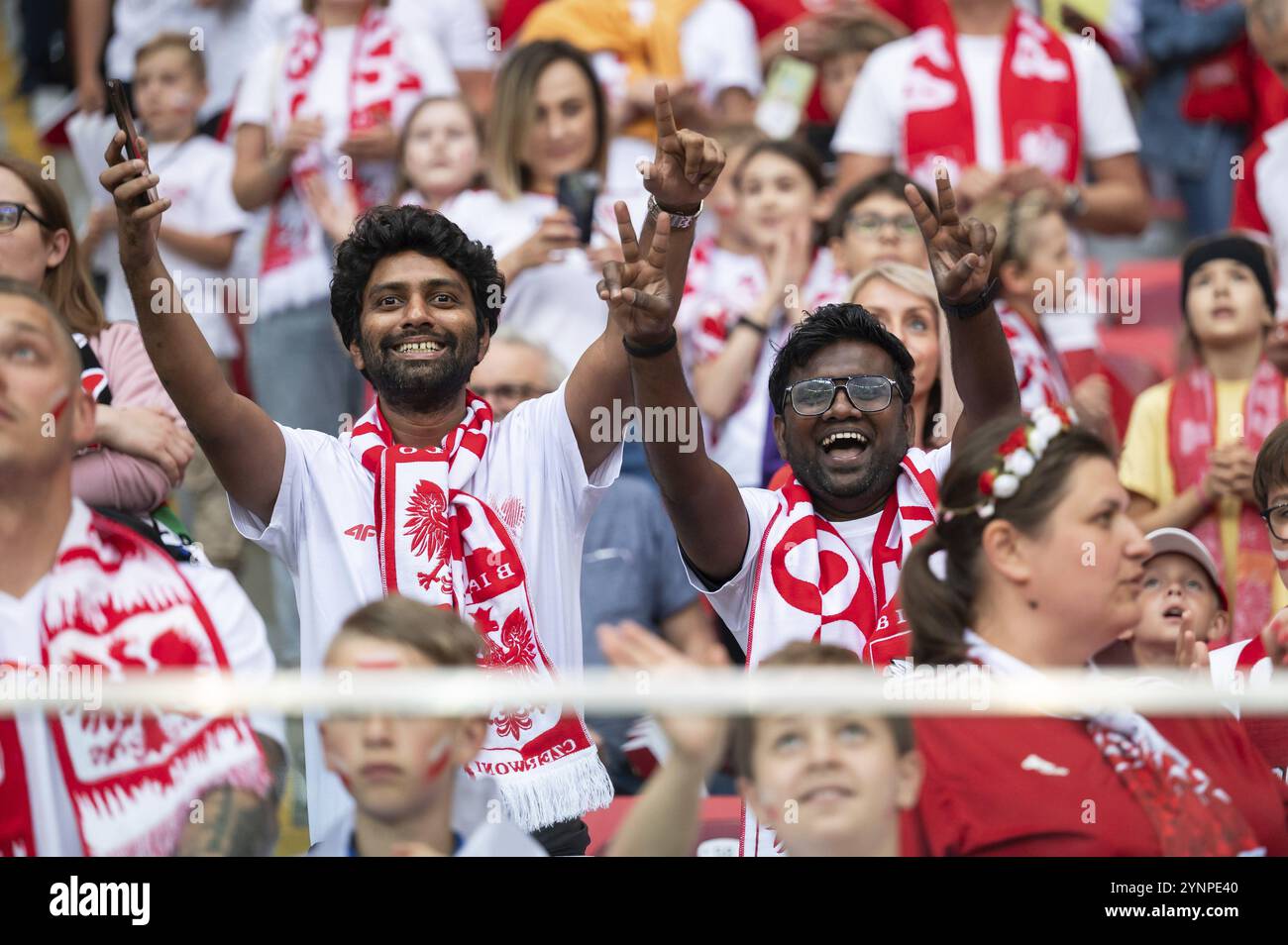 VARSAVIA, POLONIA - 16 GIUGNO 2023: Partita amichevole Polonia vs Germania 1:0. Sostenitori della Polonia. Foto Stock