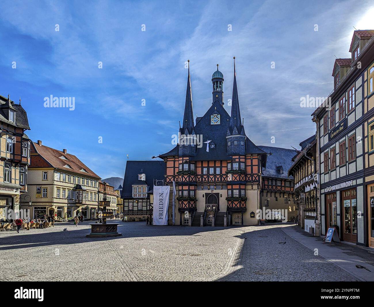 Vista sulla piazza del mercato e sul municipio di Wernigerode Foto Stock