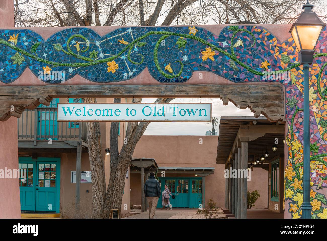 Albuquerque, NEW MEXICO, US-7 dicembre 2022: Cartello all'ingresso del quartiere storico Old Town Plaza di Albuquerque, New Mexico, Stati Uniti. Foto Stock