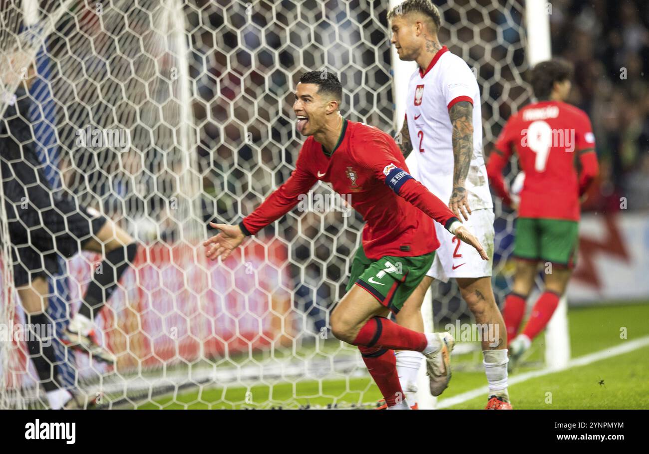 Partita di calcio, è minuto 87 Cristiano RONALDO CR7 Portogallo con la lingua tesa nella direzione dei tifosi, brilla di gioia, ha solo S Foto Stock
