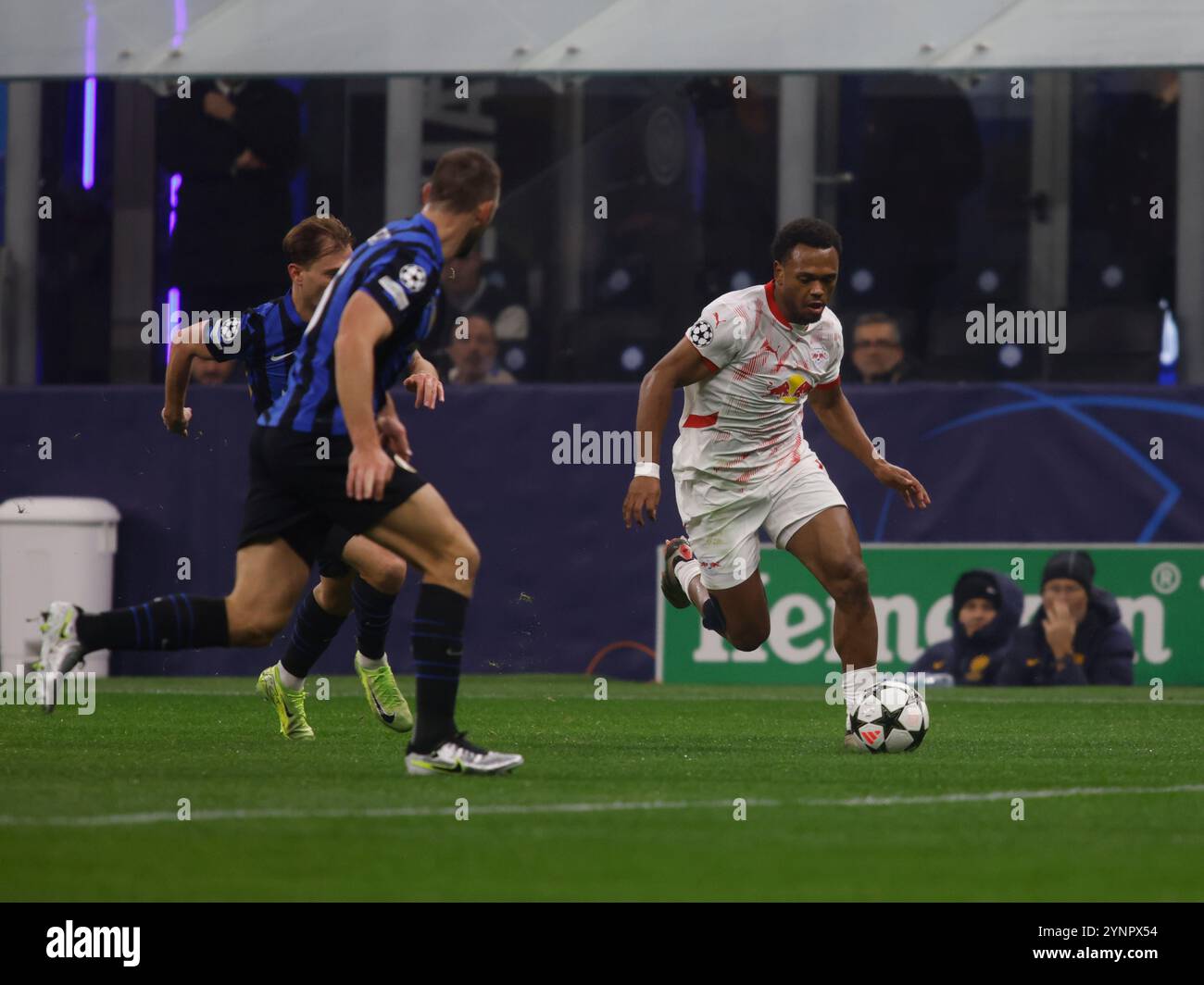 Milano, Italia. 26 novembre 2024. Lois Openda dell'RB Leipzig durante la UEFA Champions League 2024/25, partita di calcio tra FC Inter e RB Leipzig il 26 novembre 2024 allo Stadio San Siro '' Giuseppe Meazza'' di Milano, Italia, credito: Nderim Kaceli/Alamy Live News Foto Stock