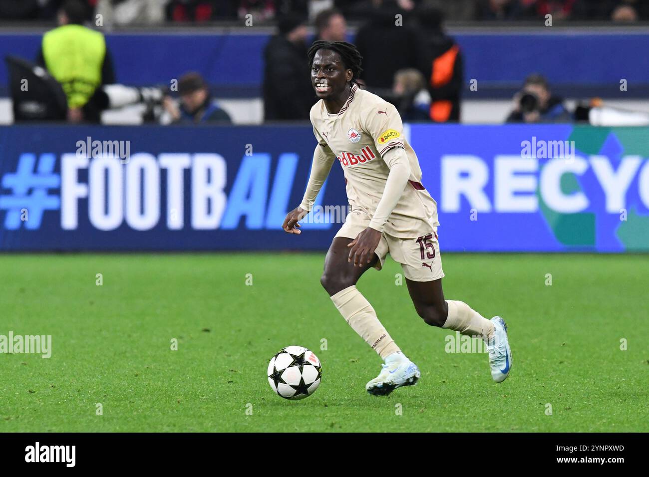 Mamady Diambou ( RB Salzburg ). GER, Bayer 04 Leverkusen vs FC Red Bull Salzburg, Fussball, UEFA Champions League, Ligaphase, Spielzeit 2024/2025, 26.11.2024 foto: Eibner-Pressefoto/Thomas Thienel Foto Stock