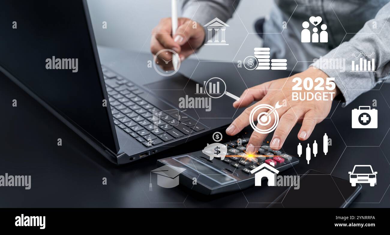 2025 pianificazione del budget e concetto di gestione. Allocazione del budget aziendale per la gestione aziendale o del progetto. Budget efficace e intelligente. Pianificare, rivedere Foto Stock