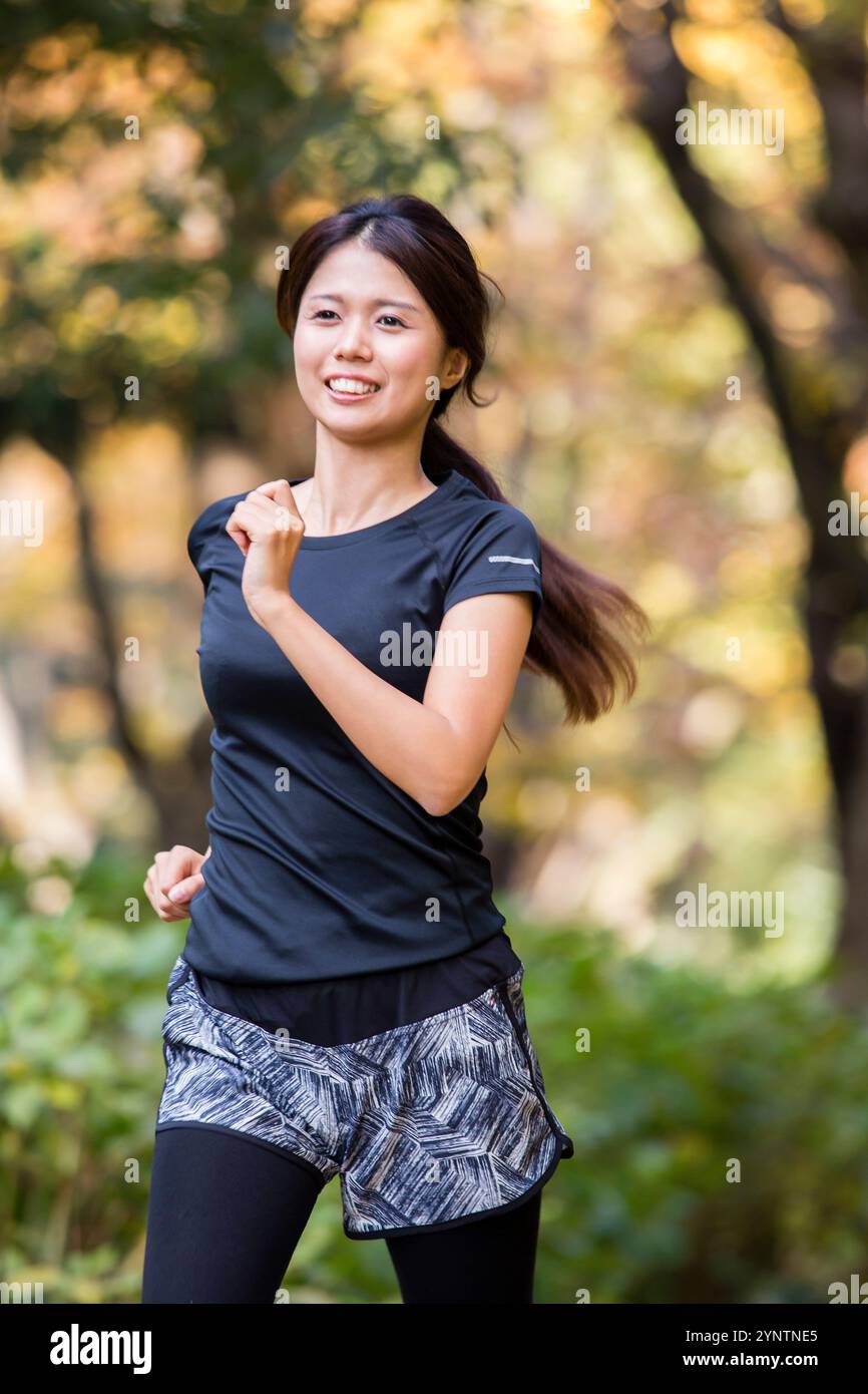 Donna in abbigliamento sportivo Foto Stock