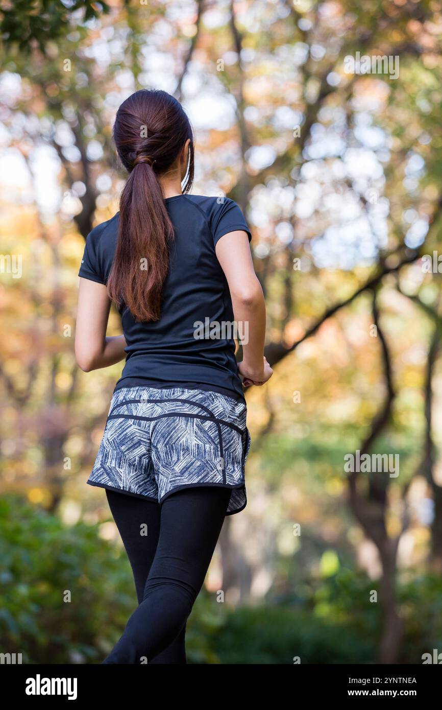 Donna in abbigliamento sportivo Foto Stock