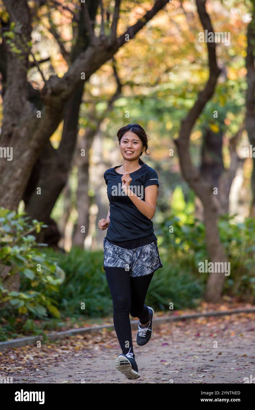 Donna in abbigliamento sportivo Foto Stock