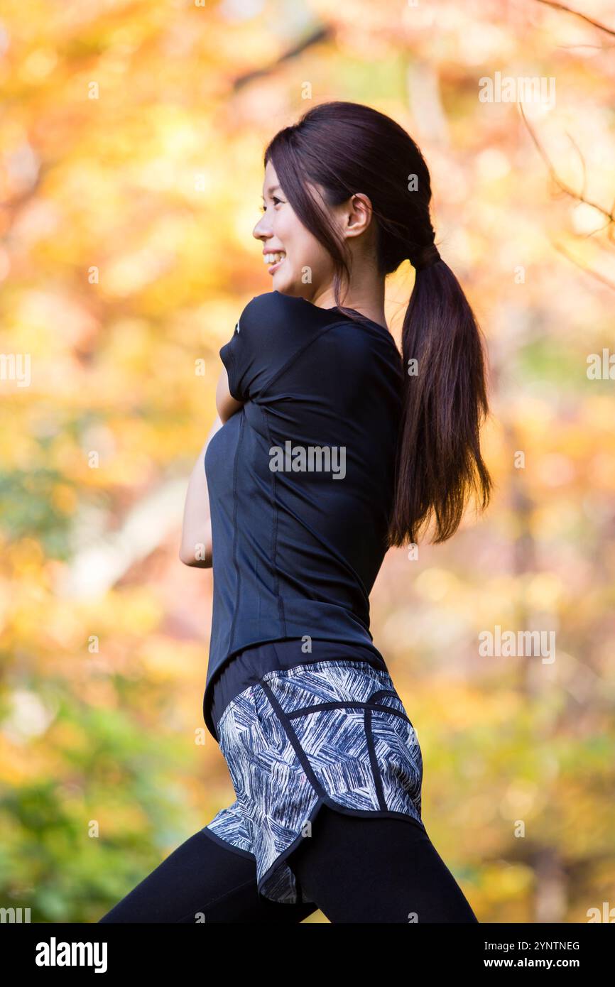 Donna in abbigliamento sportivo Foto Stock