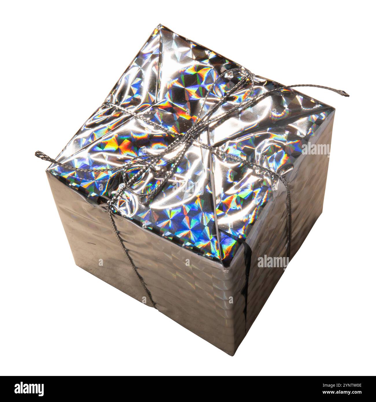 Confezione regalo rivestita con carta riflettente per la decorazione del giorno di Natale su sfondo bianco con percorso di ritaglio Foto Stock