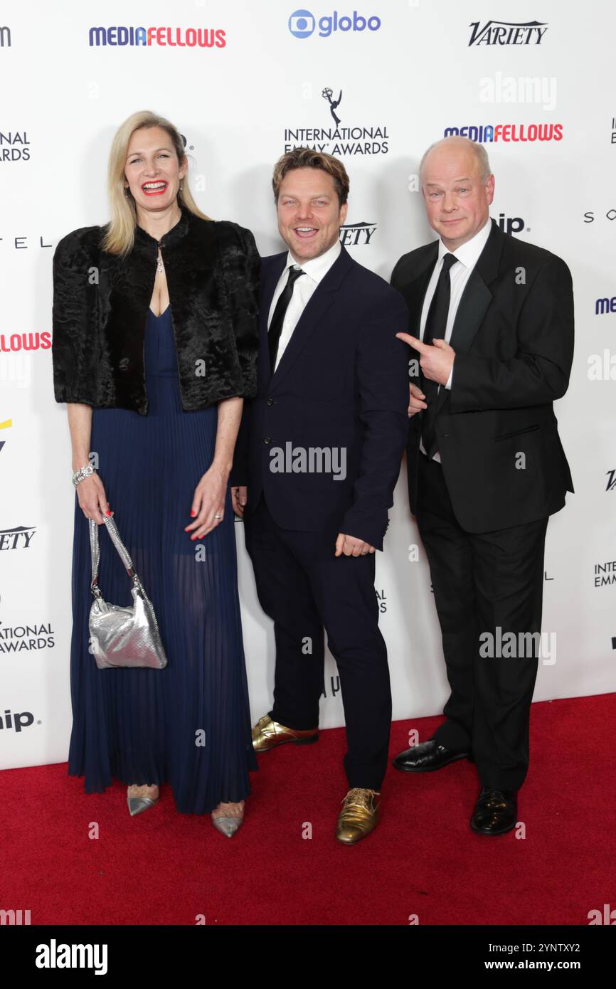 NEW YORK, NEW YORK - NOVEMBRE 25: Lucy Montgomery e Rhys Thomas partecipano al 52° International Emmy Awards all'Hilton di New York il 25 novembre 2024. La serata ha celebrato il talento globale e l'eccellenza della televisione, attirando stelle da tutto il mondo. (Foto: Giada Papini Rampelotto/EuropaNewswire). Foto Stock