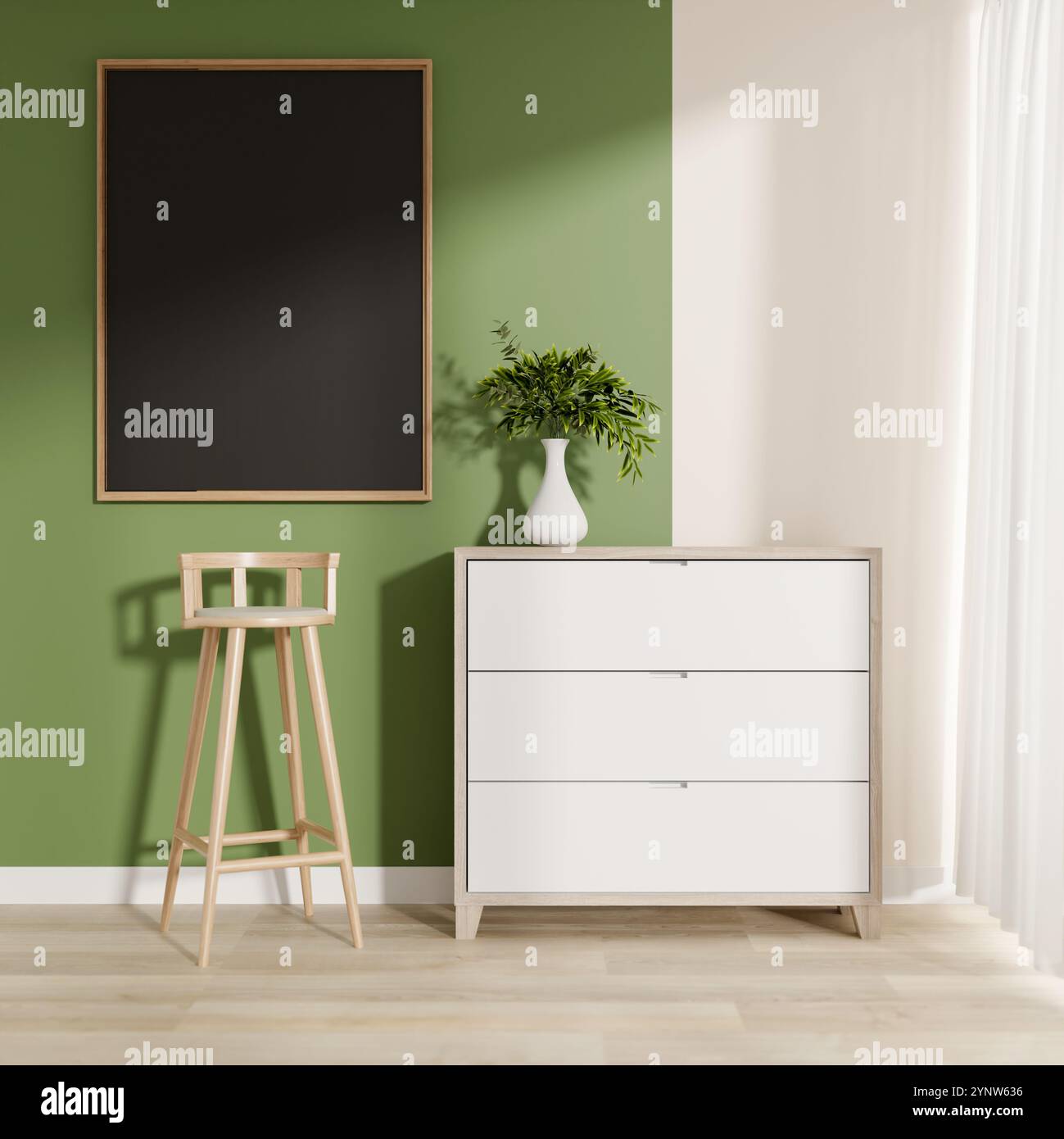 Una camera minimalista dispone di un semplice cassetto, uno sgabello, una cornice, una pianta decorativa, pavimento in parquet, e la luce del sole proietta ombre morbide sulla w. Foto Stock