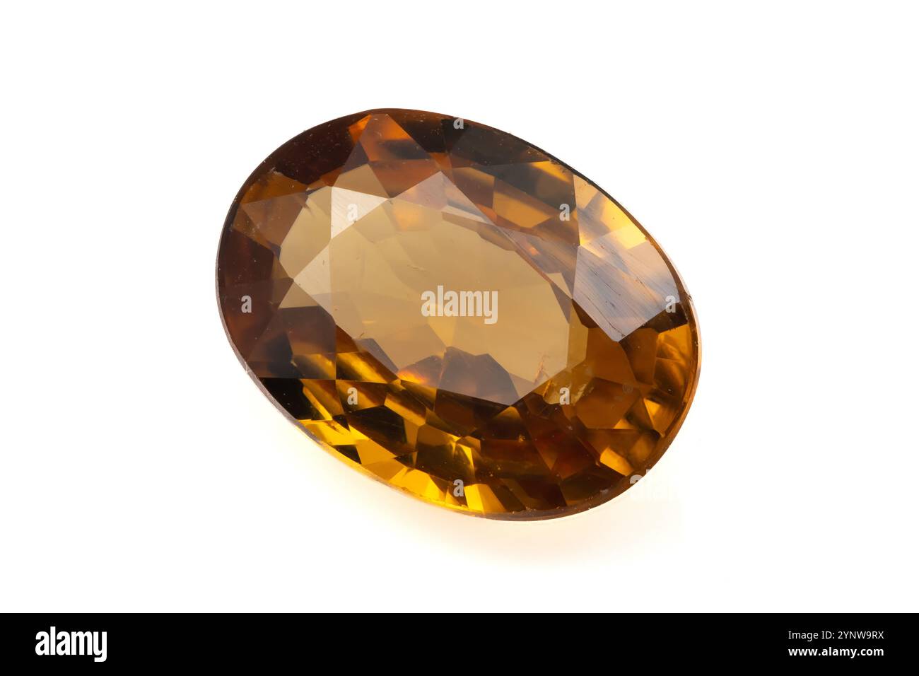 Splendida pietra preziosa naturale con colore miele e taglio sfaccettato. Foto Stock