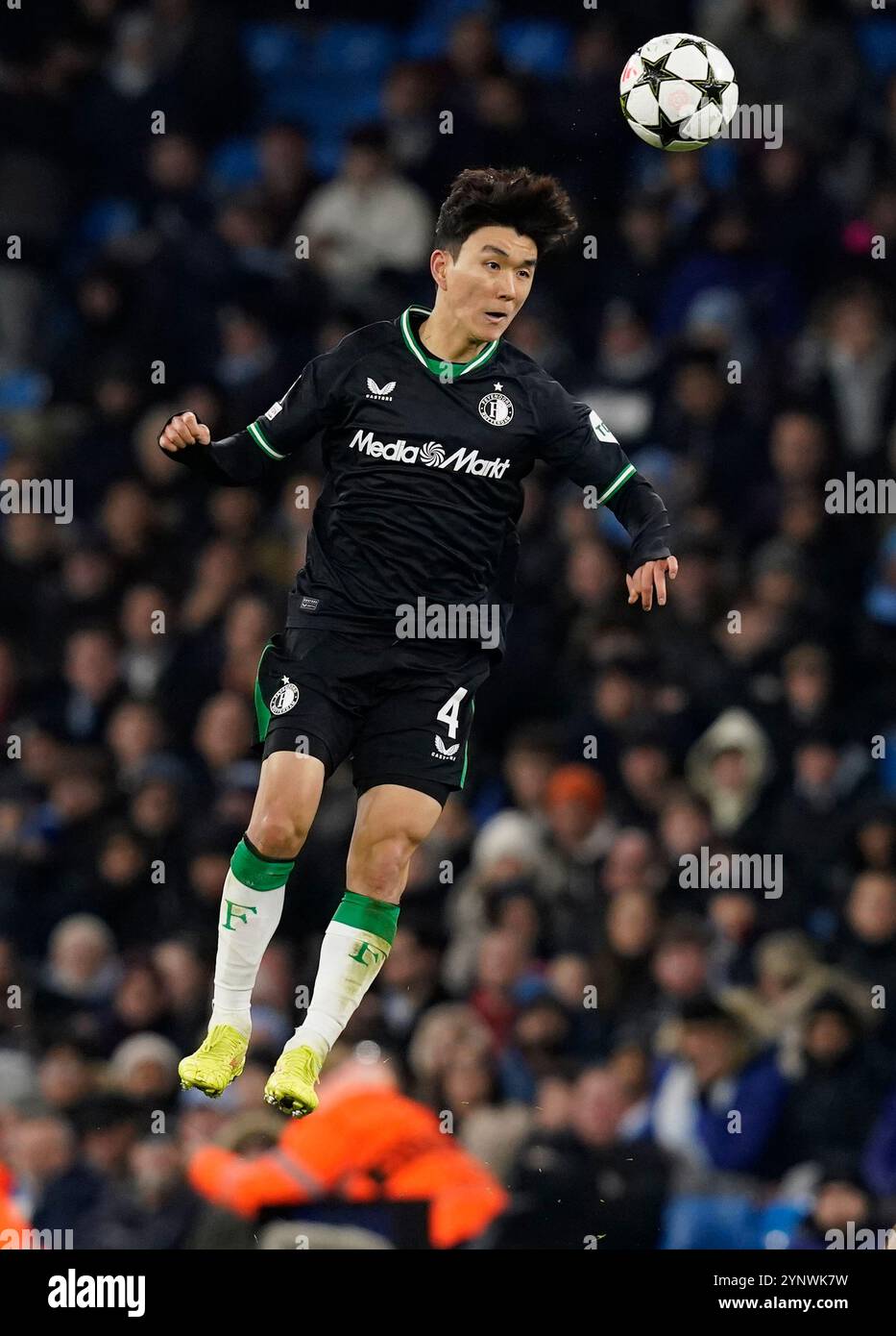 Manchester, Regno Unito. 26 novembre 2024. Hwang in-Beom del Feyenoord durante la partita di UEFA Champions League all'Etihad Stadium di Manchester. Il credito per immagini dovrebbe essere: Andrew Yates/Sportimage Credit: Sportimage Ltd/Alamy Live News Foto Stock