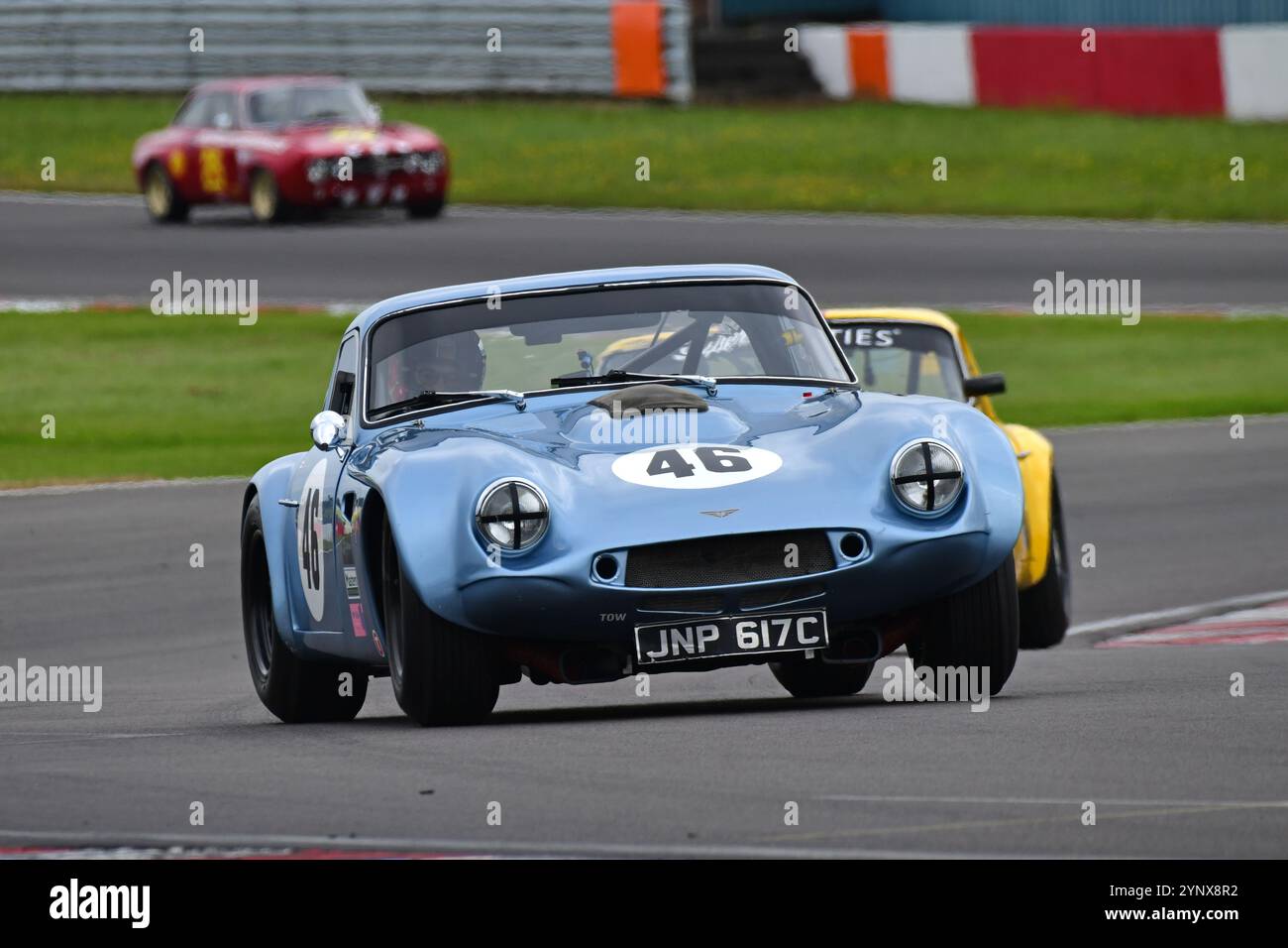 Mike Whitaker SNR, TVR Griffith, Una gara di trenta minuti con due categorie distinte. L'HRDC Dunlop Allstars per sport, GT e Touring pre-1966 Foto Stock