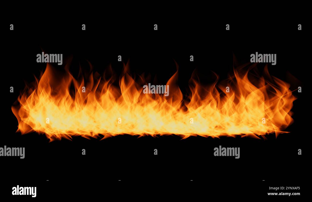 Fiamme su sfondo nero. Fuoco fiamme su sfondo nero. Isolamento ignifugo, struttura astratta. Effetto esplosivo fiammeggiante con bruciatura f Foto Stock