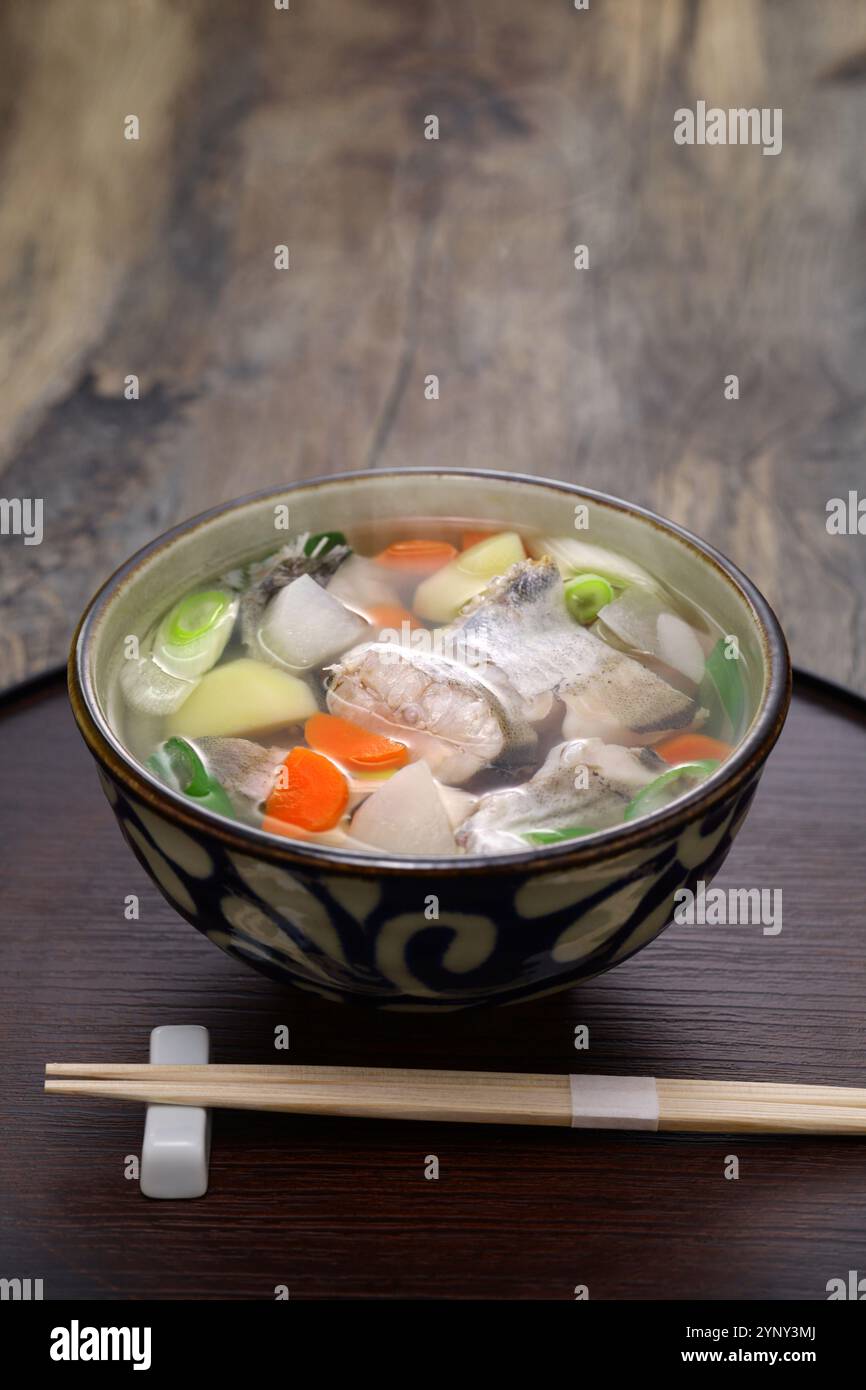 Zuppa Sanpei (piatto caldo con pollock e verdure a radice), cucina giapponese Foto Stock