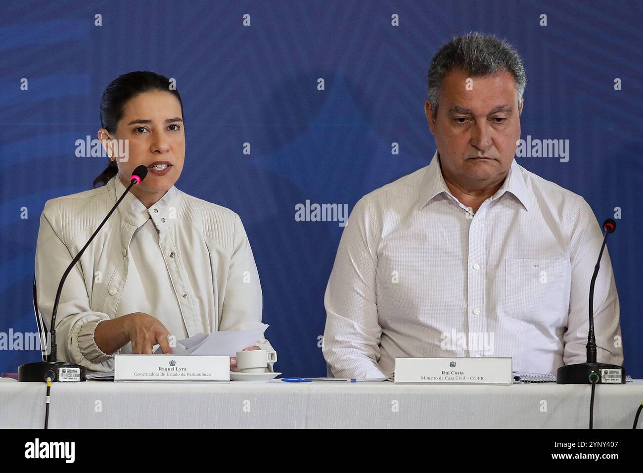 Recife, PE, 11/27/2024 - MINISTRO RUI COSTA - la mattina di questo mercoledì (27), il Ministro della Casa civile Rui Costa, insieme al governatore di Pernambuco, Raquel Lyra, ha incontrato i sindaci della regione al Palacio do campo das Princesas, per discutere del nuovo PAC, che porterà gli investimenti infrastrutturali federali allo Stato. Dopo la riunione, il ministro e il governatore tennero una conferenza stampa. Anche il sindaco di Recife, Joao campo, e il ministro della Scienza e della tecnologia, Luciana Santos, hanno partecipato a questo incontro. Foto: Rafael Vieira/AGIF (foto di Rafael Vieira/A. Foto Stock