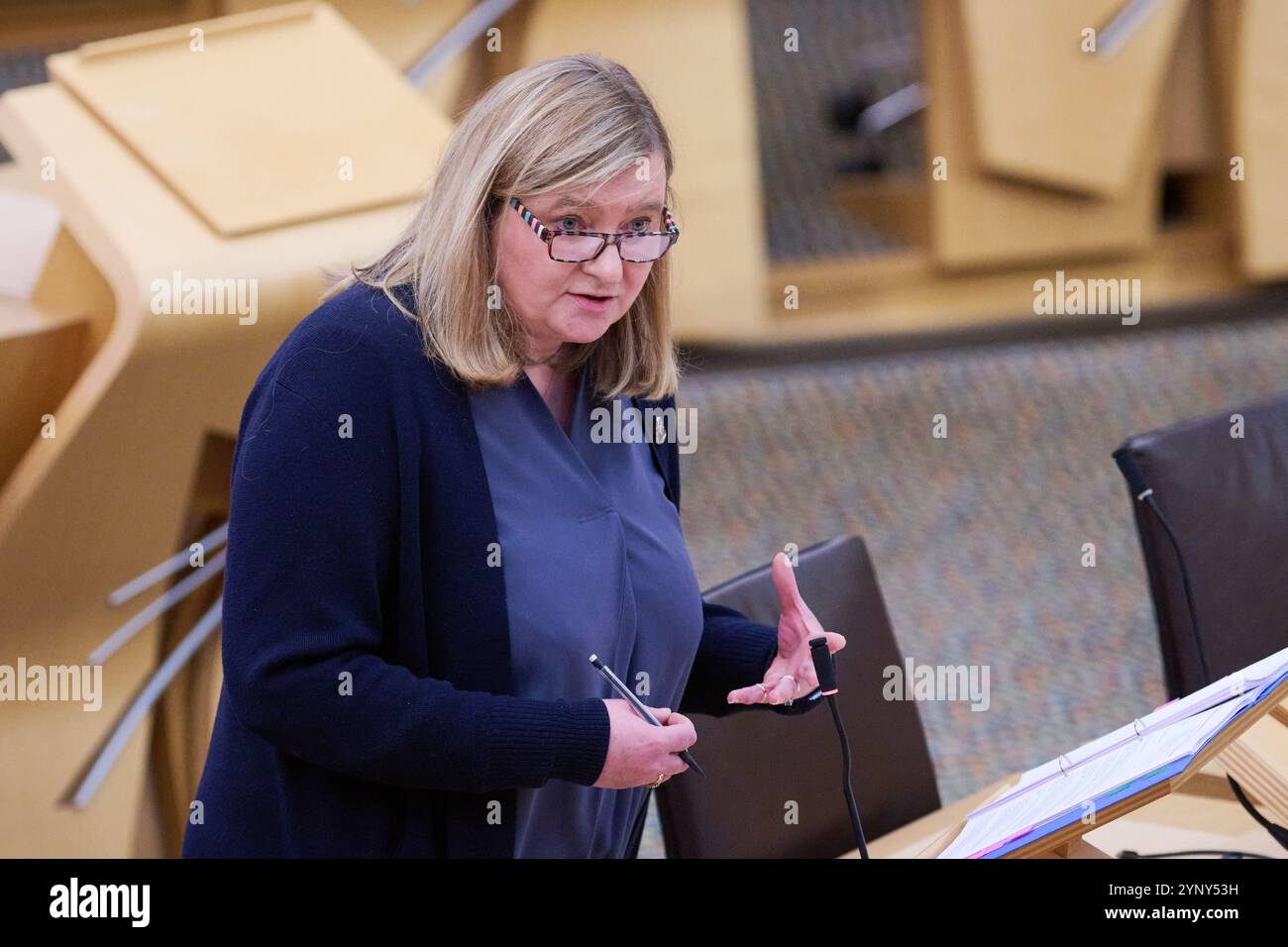 Edimburgo Scozia, Regno Unito 27 novembre 2024. Jenni Minto MSP al Parlamento scozzese. credito sst/alamy notizie in diretta Foto Stock