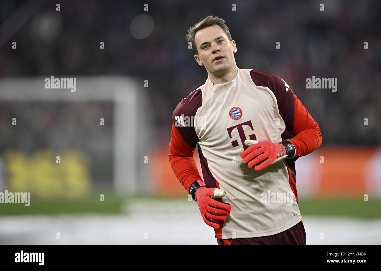 Portiere Manuel Neuer FC Bayern Monaco FCB (01) allenamento di riscaldamento Champions League, Allianz Arena, Monaco, Baviera, Germania, Europa Foto Stock