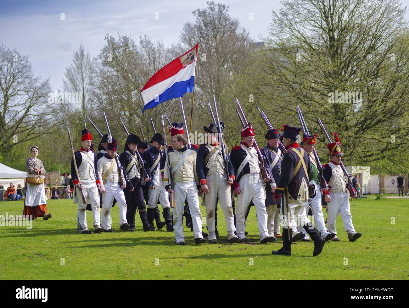 ALMELO, PAESI BASSI, 22 APRILE 2023: Il Festival storico Almelo è un evento di rievocazione ambientato nel periodo francese (1795-1815). L'attenzione è rivolta al Foto Stock