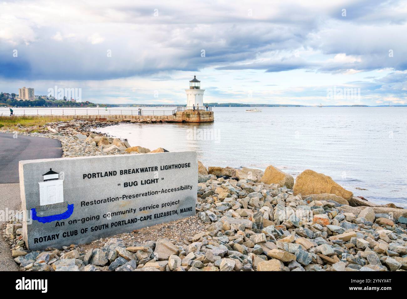Portland Breakwater Light, affettuosamente conosciuta come 'Bug Light, Portland Maine, New England, Stati Uniti Foto Stock