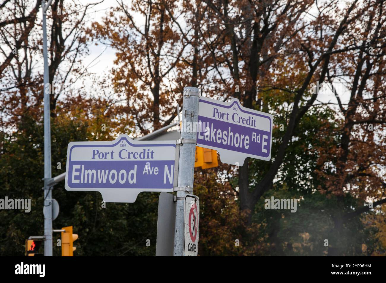 Elmwood Avenue North e Lakeshore Road East segnalano Port Credit, Mississauga, Toronto, Ontario, Canada Foto Stock