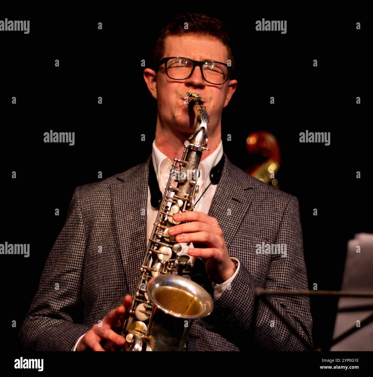 Sean Payne suona con il Clark Tracey Quintet in un tributo a Miles Davis all'Herts Jazz Club Foto Stock