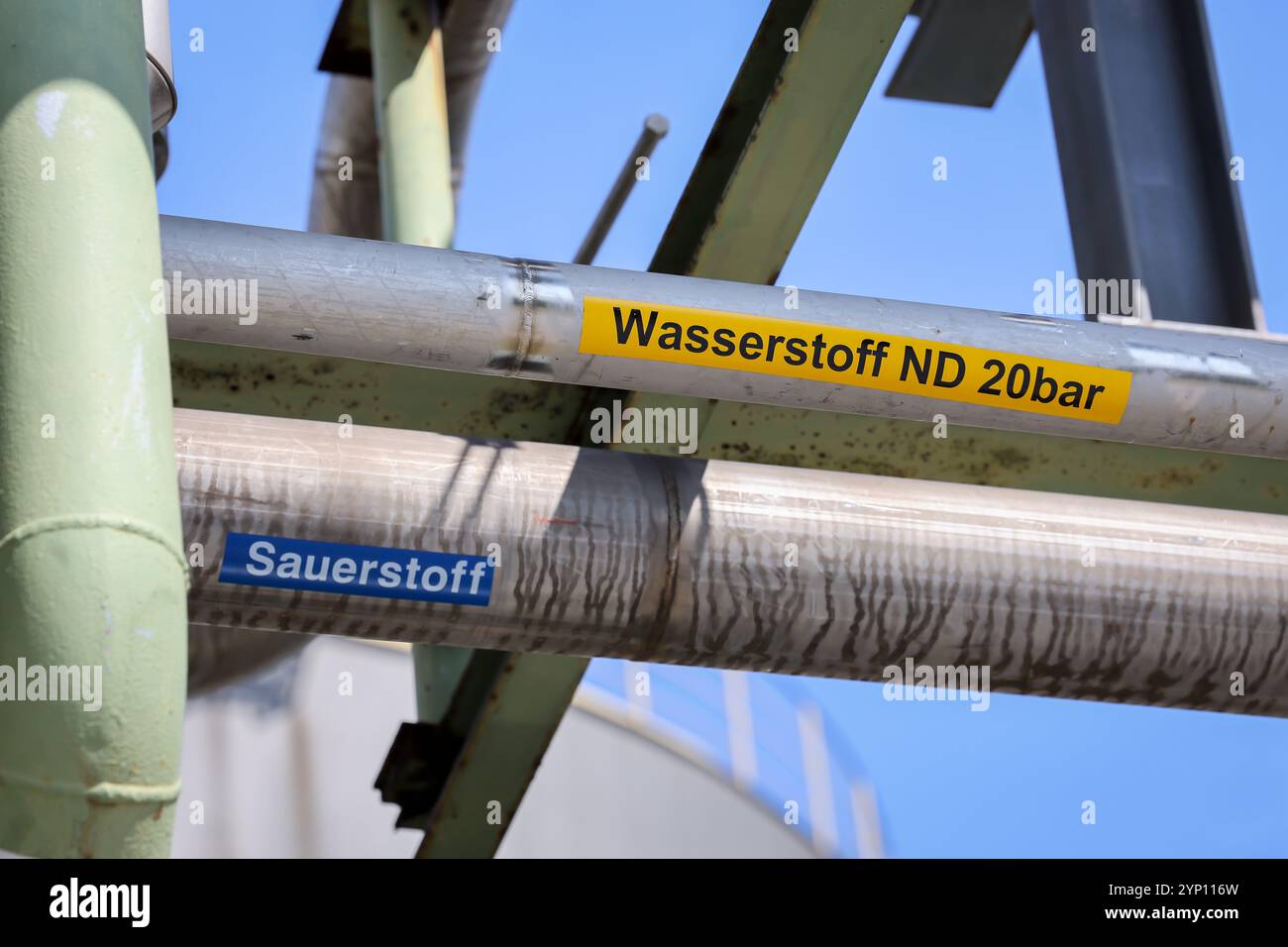 26.08.2024, Germania, Renania settentrionale-Vestfalia, Oberhausen - gasdotti per idrogeno e ossigeno. Idrogeno verde presso Air liquide, produzione di idrogeno presso il Foto Stock