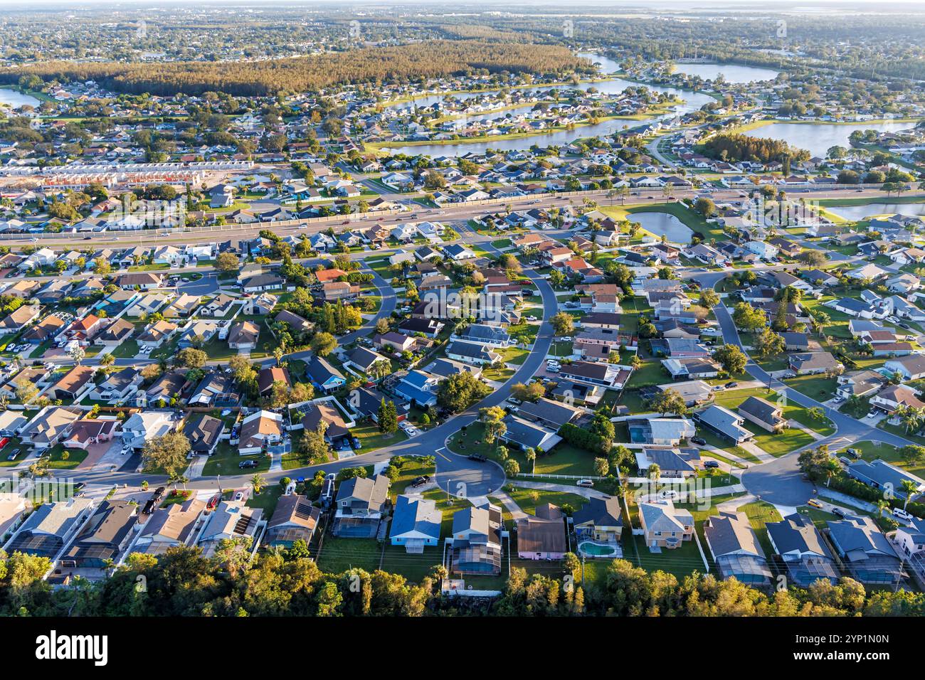 Foto aerea dei nuovi edifici immobiliari del quartiere moderno in Florida Buenaventura Lakes, Orlando, Stati Uniti Foto Stock