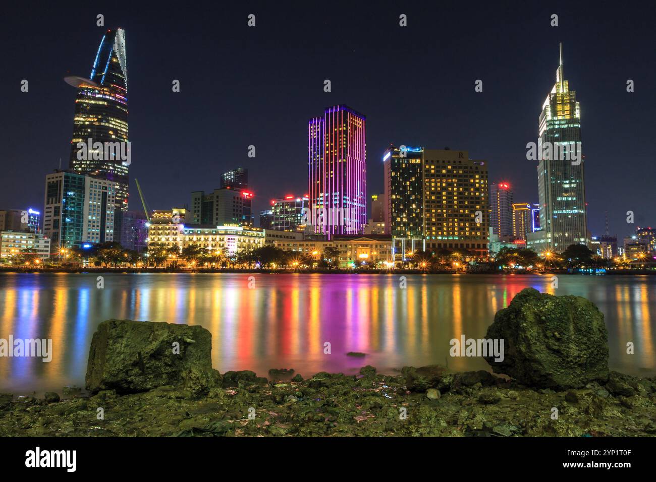 Ho chi Minh City vista notturna - la bellezza della città senza sonno in Vietnam Foto Stock