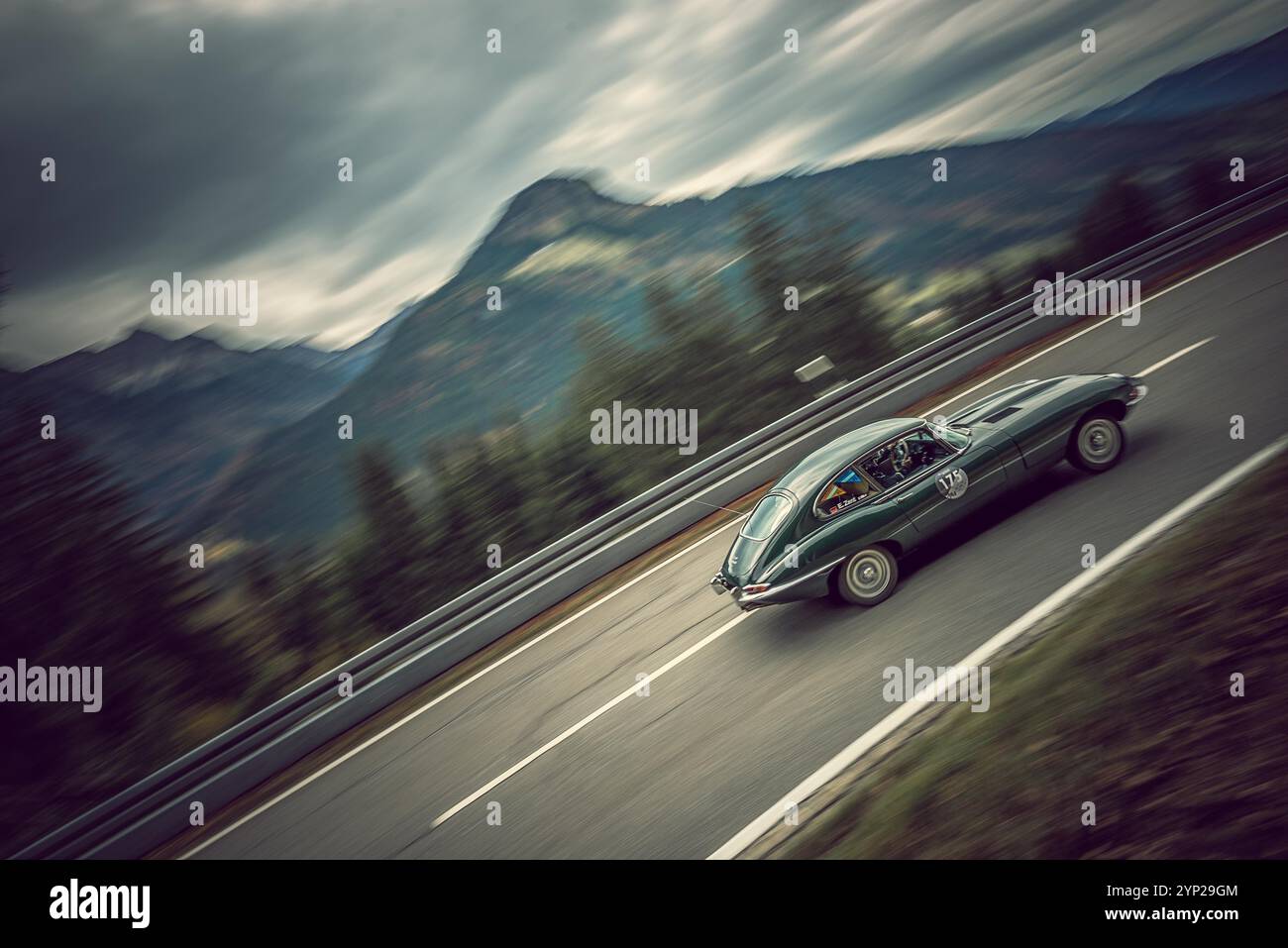 Classic Jaguar e-Type alla gara di auto d'epoca, Jochpass Oldtimer Memorial, Germania Foto Stock