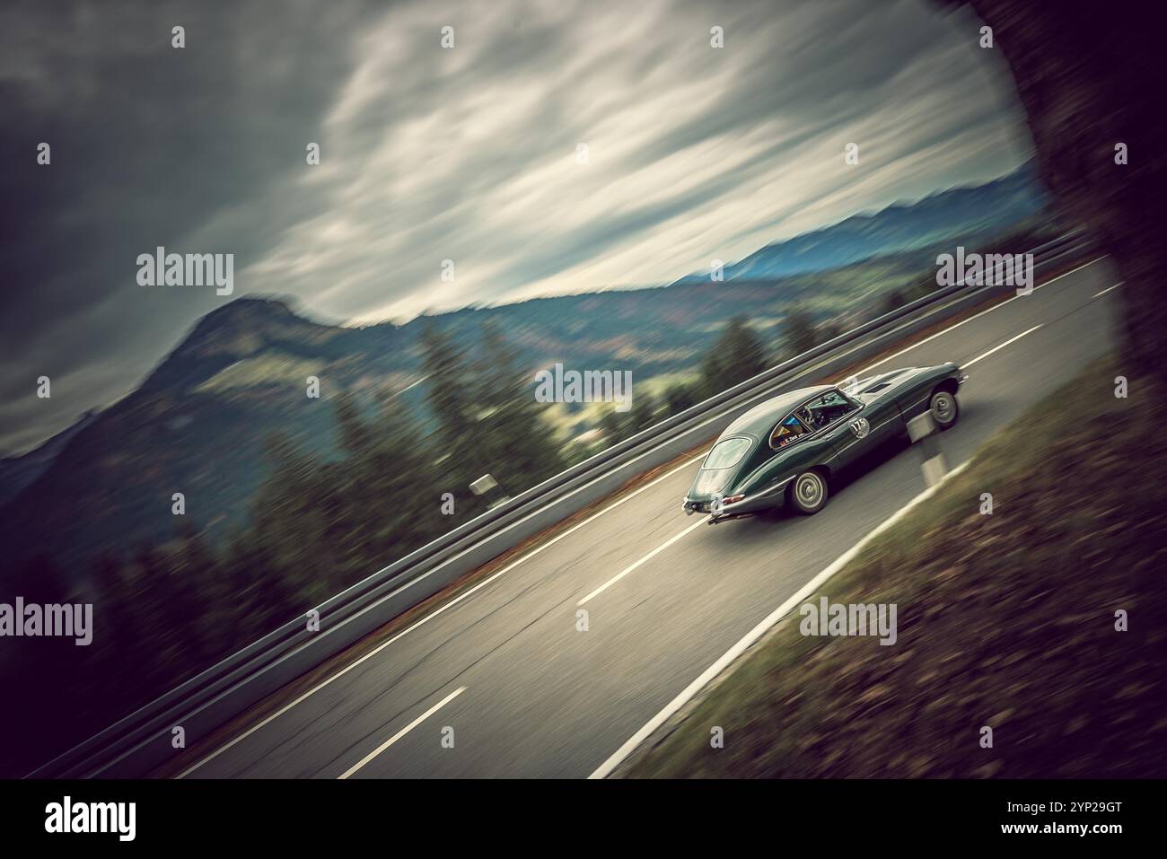 Classic Jaguar e-Type alla gara di auto d'epoca, Jochpass Oldtimer Memorial, Germania Foto Stock