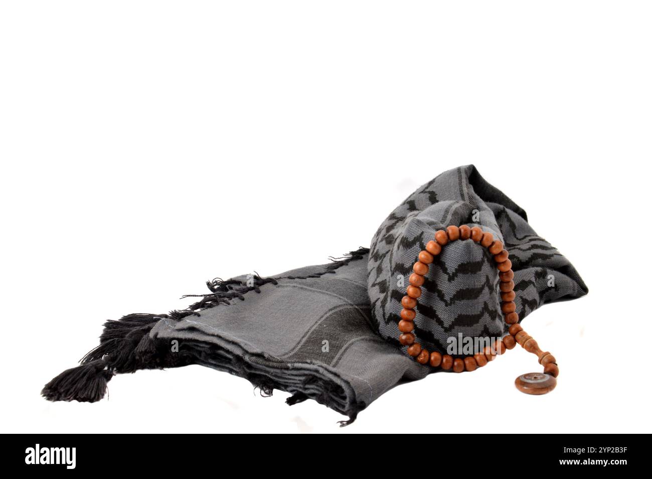 Turbante nero e marrone rosario su sfondo bianco Foto Stock