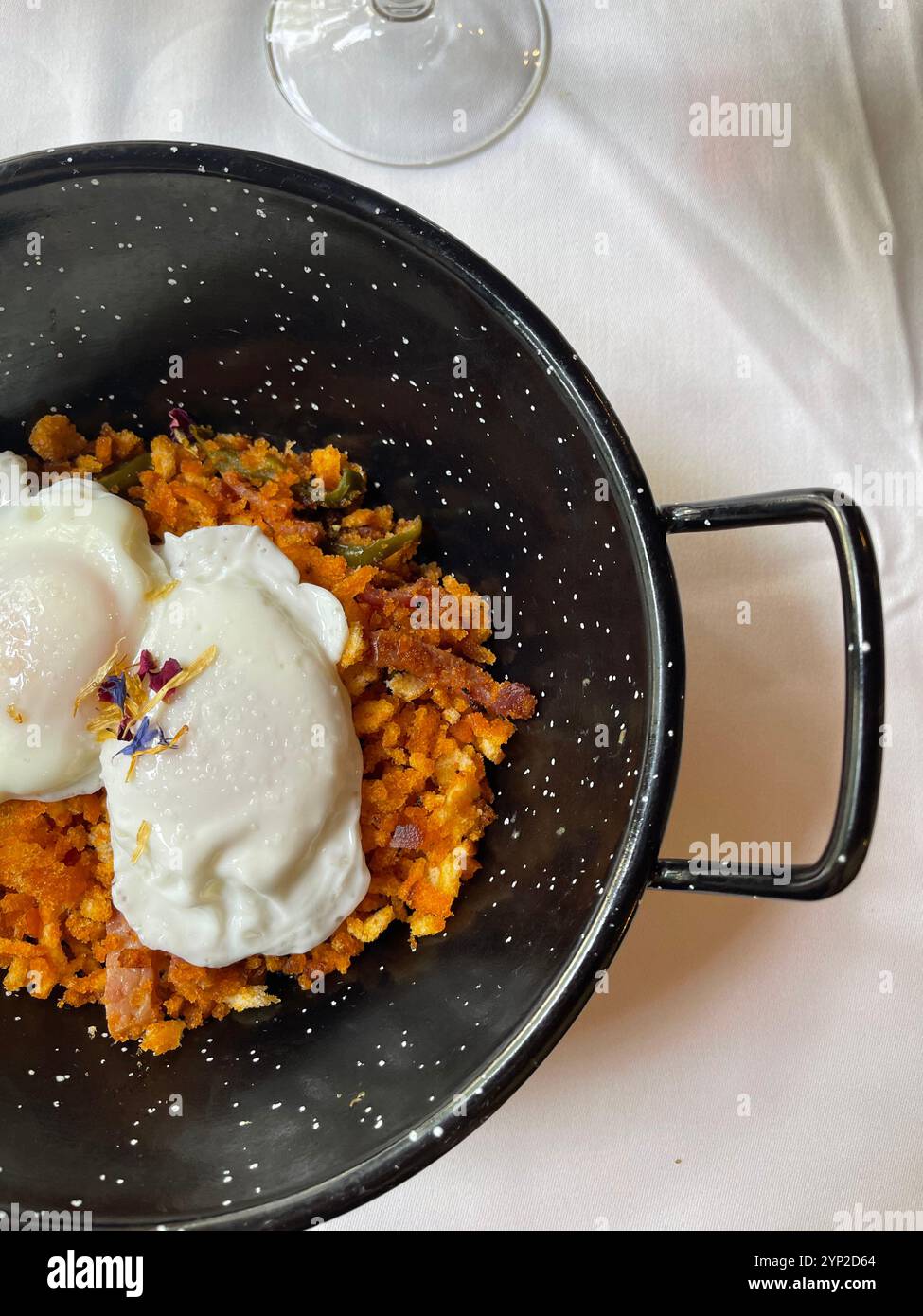 Pangrattato con uova fritte. Spagna. Foto Stock