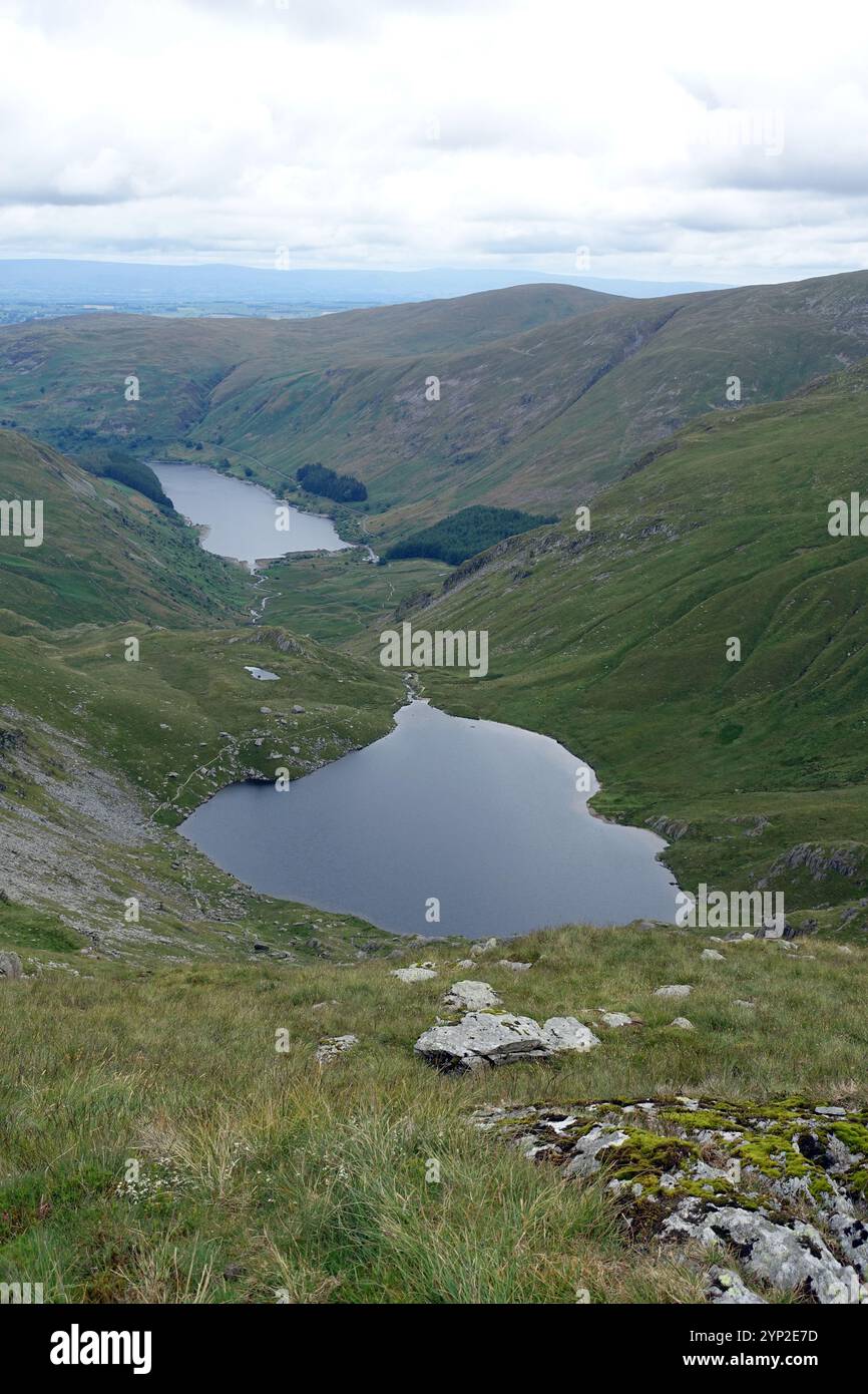 Small Water Lake e Haweswater Lake dal Wainwright 'Mardale Ill Bell' nel Lake District National Park, Cumbria, Inghilterra, Regno Unito Foto Stock