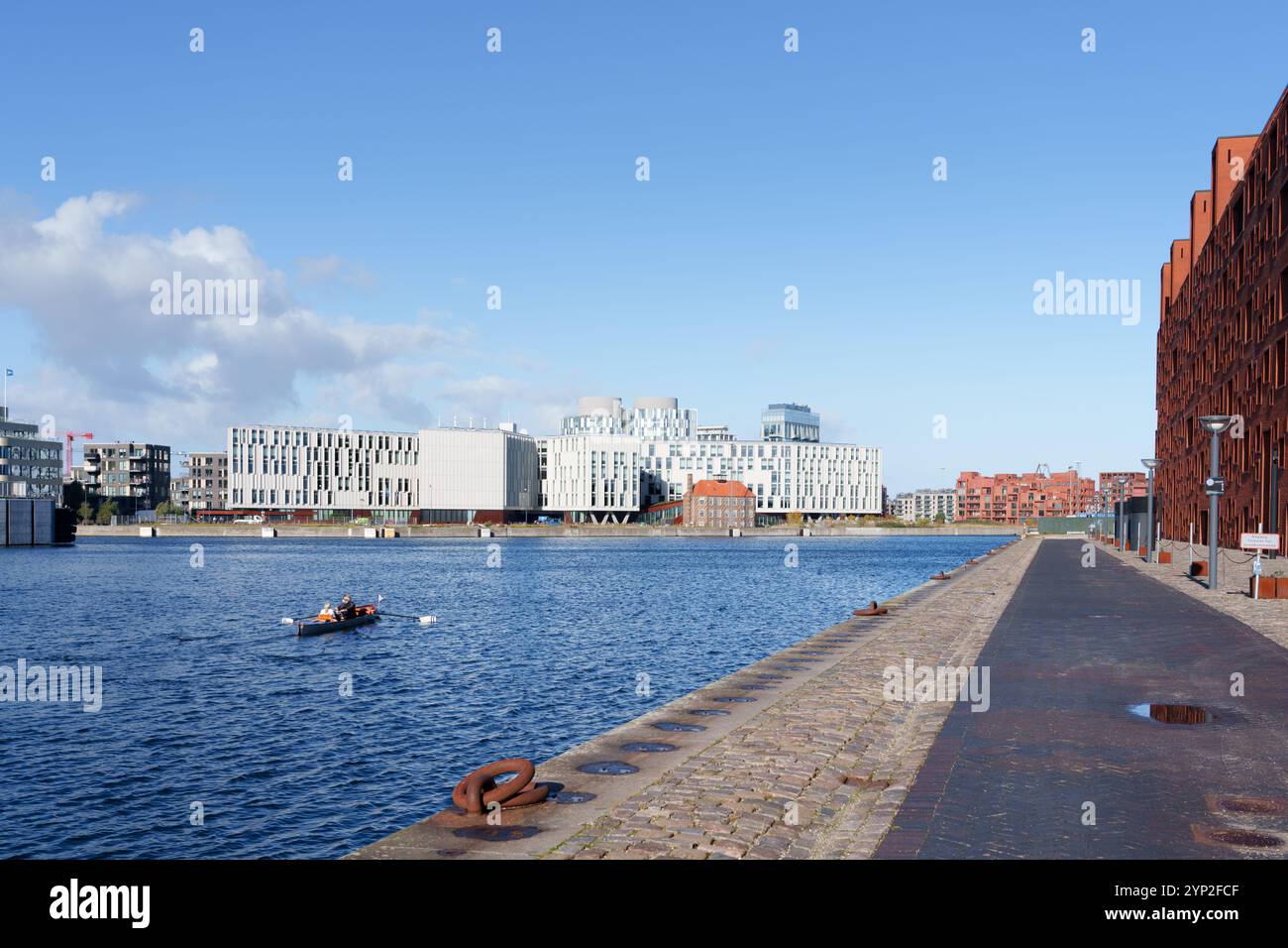 Copenaghen, Danimarca - città delle Nazioni Unite in 3XN, con barca a remi Foto Stock