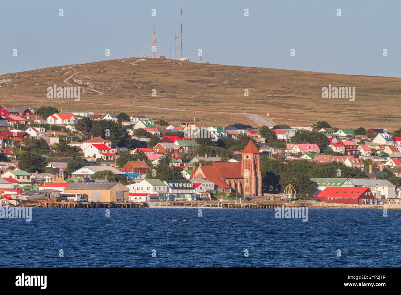 Vista della città di Stanley, la capitale e unica vera città (con una cattedrale) nelle Isole Falkland, nell'Oceano Atlantico meridionale, in Sud America Foto Stock