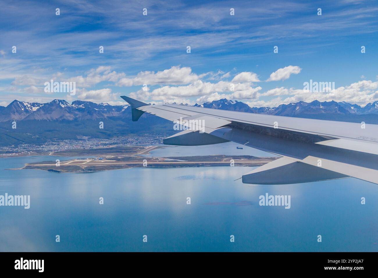 Veduta aerea del Canale di Beagle e della città di Ushuaia, Argentina, Sud America Foto Stock