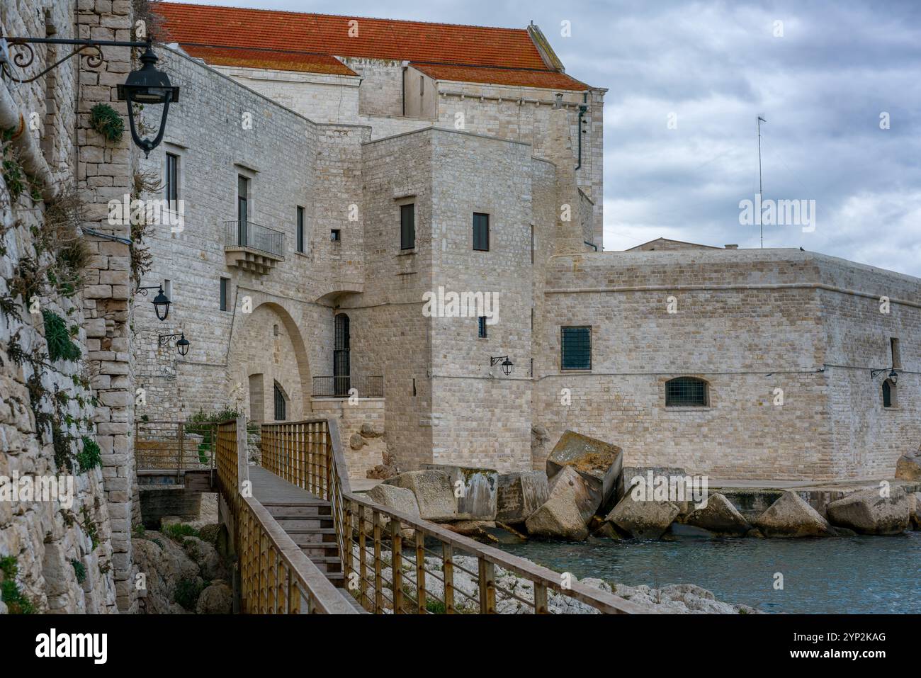 Sentiero in legno per Santa Maria Assunta, Giovinazzo, Puglia, Italia, Europa Foto Stock