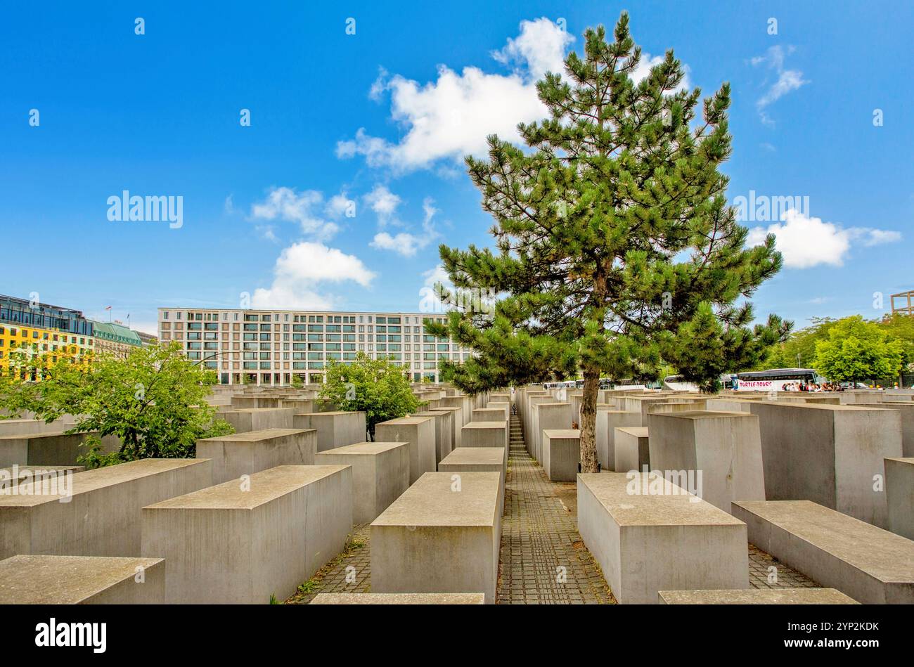 Memoriale agli ebrei assassinati d'Europa, aperto nel 2005 sul sito del muro di Berlino, incorporando i nomi di 3 milioni di ebrei assassinati Foto Stock