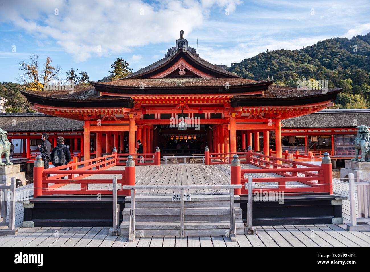 Santuario di Itsukushima, tempio shintoista, sull'isola di Miyajima, sito patrimonio dell'umanità dell'UNESCO, prefettura di Hiroshima, Honshu, Giappone, Asia Foto Stock
