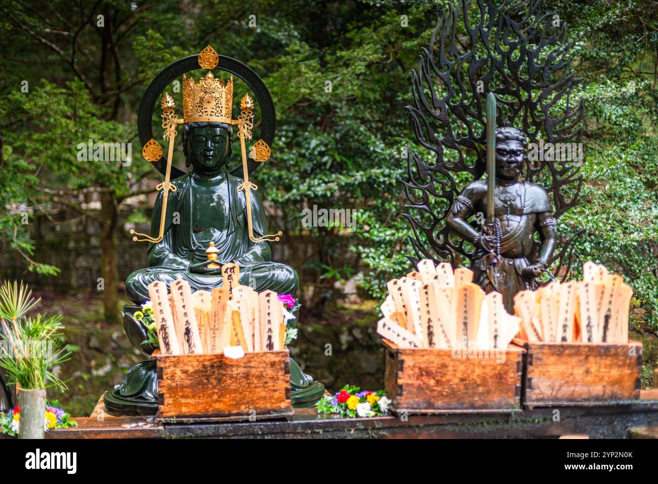 Statue a Koya-san vicino Osaka, prefettura di Wakayama, Honshu, Giappone, Asia Foto Stock