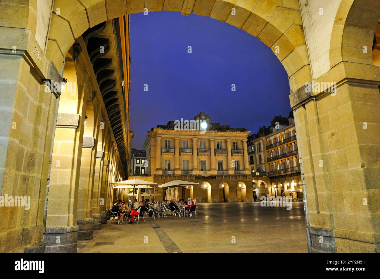 Plaza de la Constitucion, città vecchia, San Sebastian, Baia di Biscaglia, provincia di Gipuzkoa, paesi Baschi, Spagna, Europa Foto Stock
