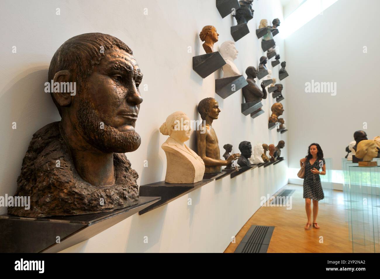 Mostre di sculture, Museo d'arte Kumu, Tallinn, Estonia, Europa Foto Stock