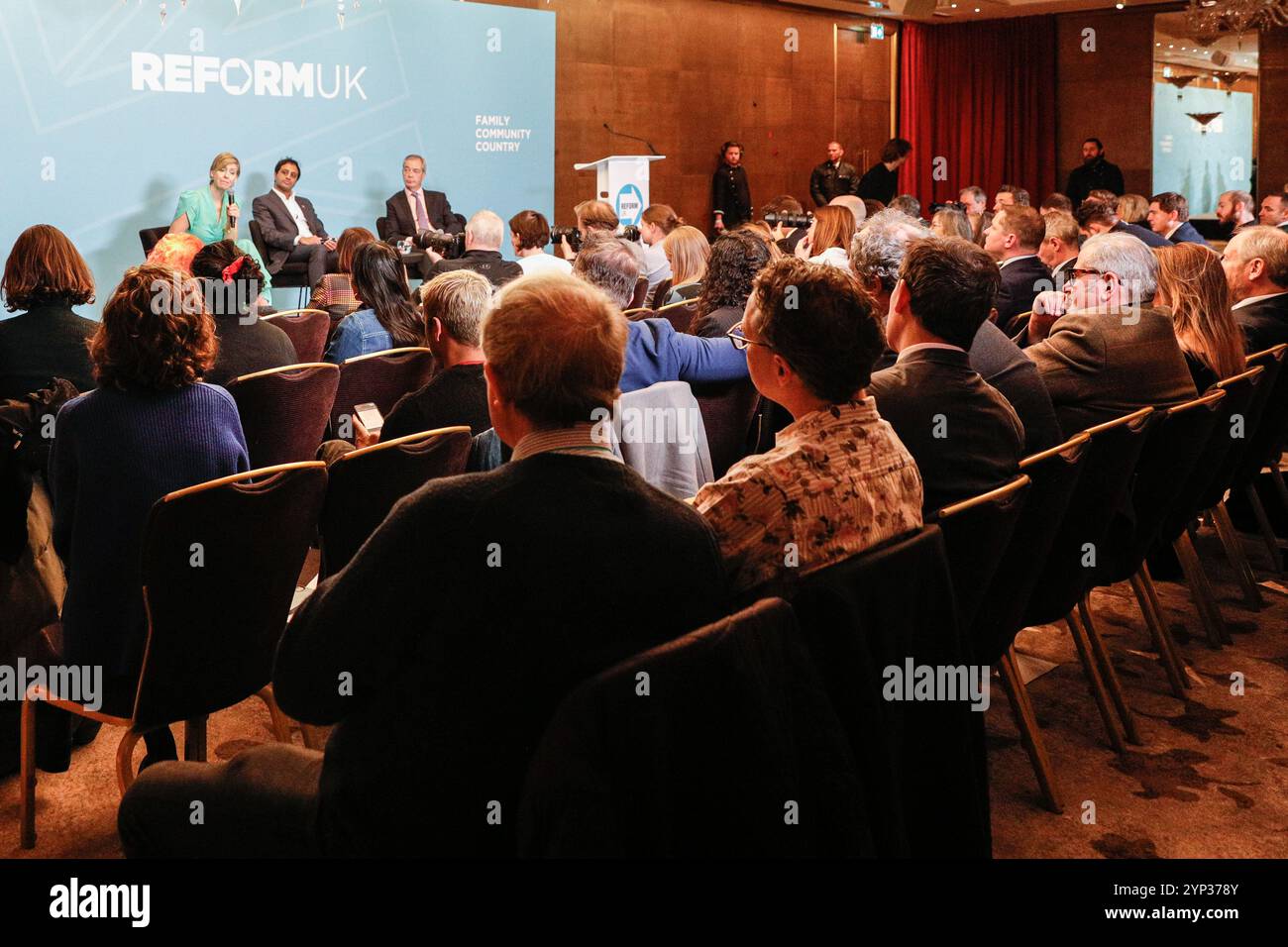 Londra, Regno Unito. 28 novembre 2024. Reform UK ospita una conferenza stampa in un hotel nel centro di Londra sulla crescita del partito, la professionalizzazione e l'annuncio che l'ex deputato del Partito Conservatore Andrea Jenkyns si è Unito a Reform UK con l'intenzione di diventare sindaco del Greater Lincolnshire. Nigel Farage, deputato Clacton, Zia Yusuf, presidente di Reform UK e Richard Tice, deputato Boston e Skegness sono presenti. Credito: Imageplotter/EMPICS/Alamy Live News Foto Stock