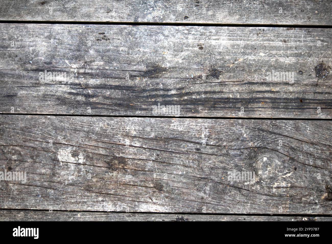 Sfondo in legno antico. Pavimento screpolato e ruvido. Vista dall'alto, sopra. Foto orizzontale. Sfondo. Niente persone, nessuno. Copia spazio. Foto Stock